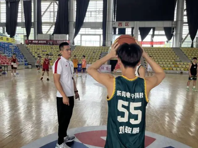 如何为不同水平的球员制定个性化的篮球训练策略_1